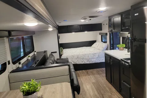 Adventure-Ready SUV Towable Trailer – Sleeps 7!