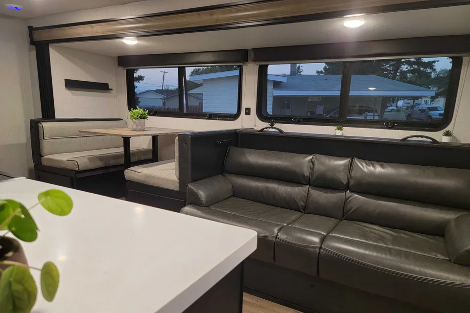 Adventure-Ready SUV Towable Trailer – Sleeps 7!