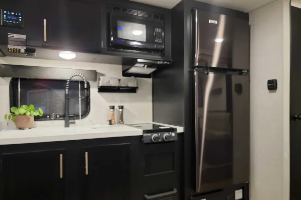 Adventure-Ready SUV Towable Trailer – Sleeps 7!