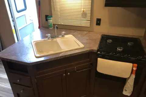 2016 Shasta Flyte 3150k Bunk Model
