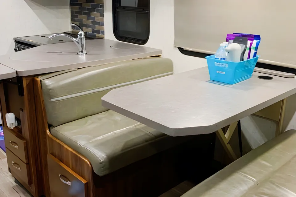 BOB-2018 Sleep 8 - 10 Forest River Sunseeker