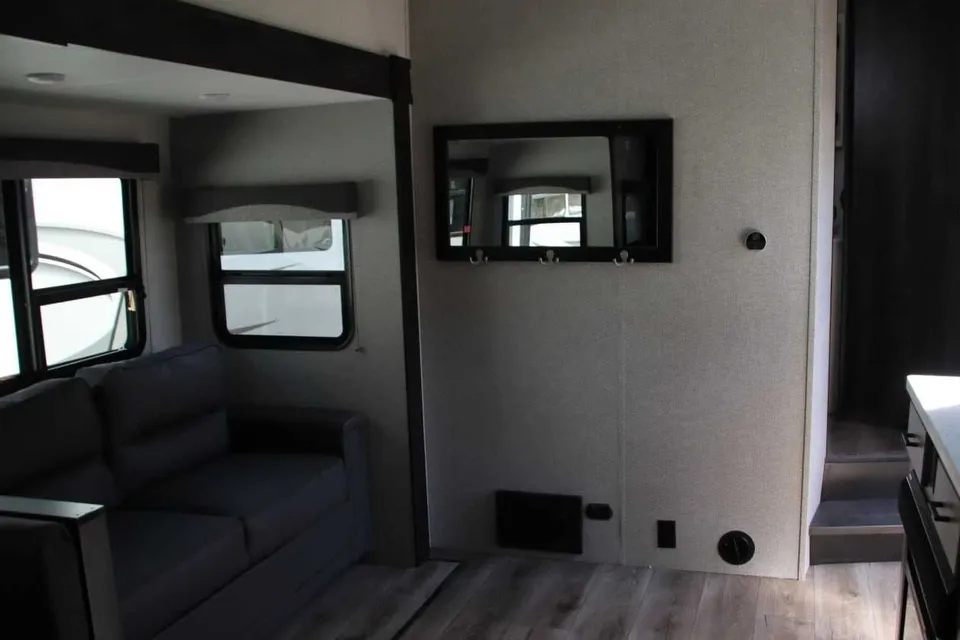 Orcutt Based 5th wheel for delivery