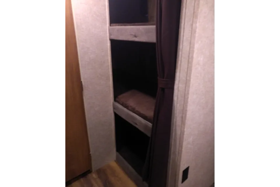 Coachmen Catalina 221 TBS Travel Trailer