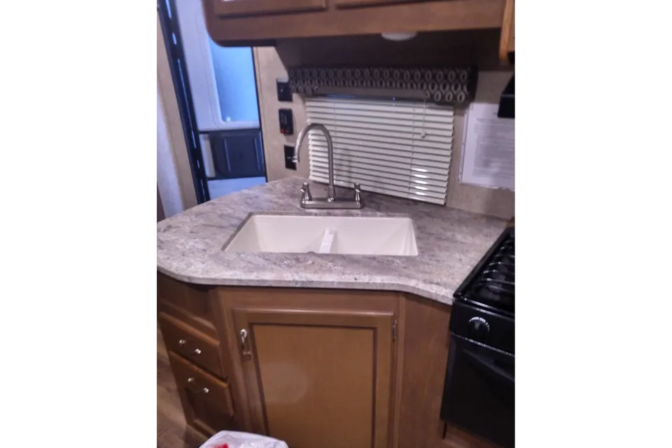 Coachmen Catalina 221 TBS Travel Trailer