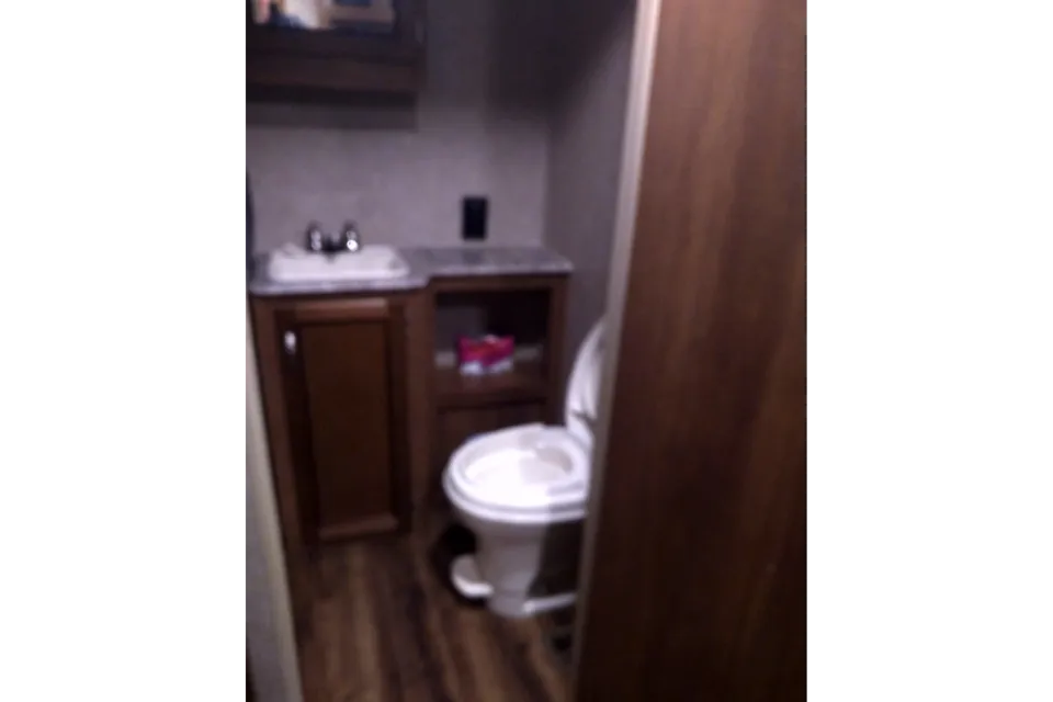 Coachmen Catalina 221 TBS Travel Trailer