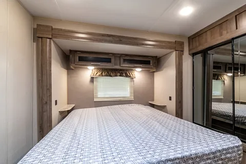 Tim's Aurora 34BHTS Travel Trailer
