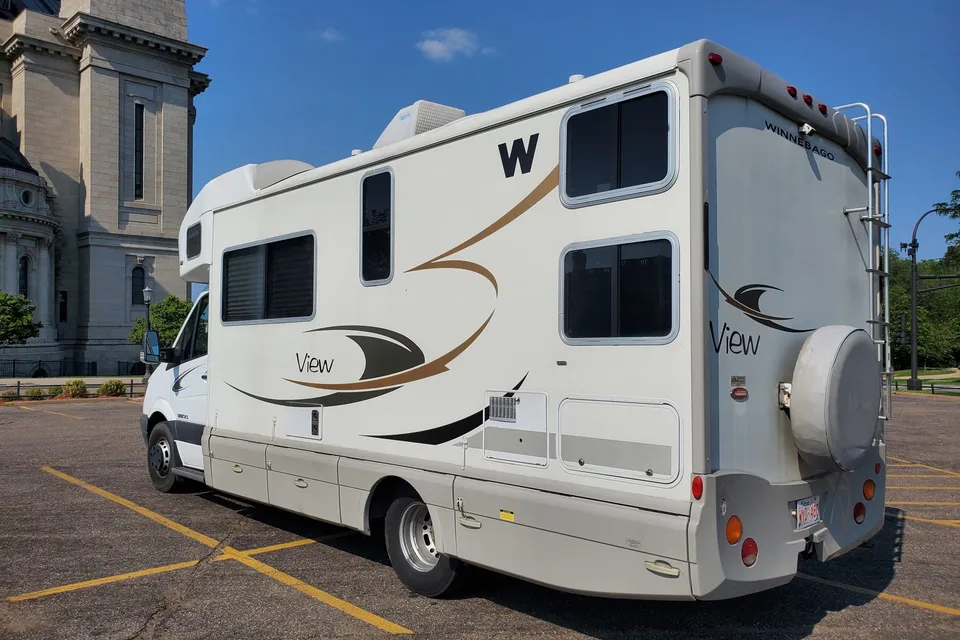MERCEDES SPRINTER. "Winnebago View"