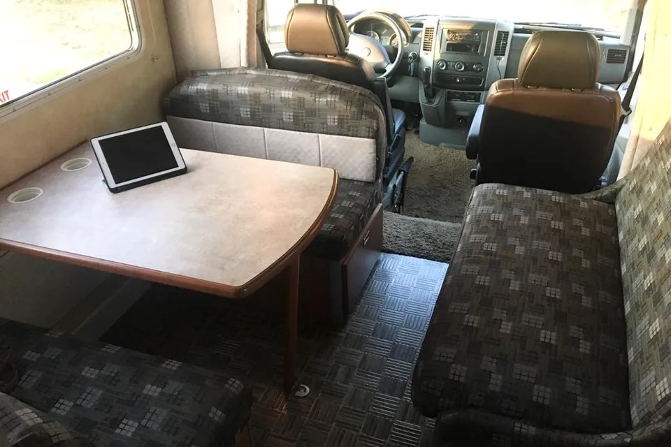MERCEDES SPRINTER. "Winnebago View"