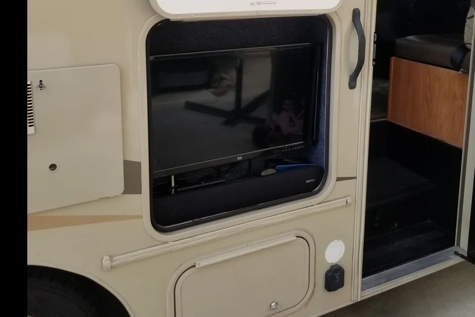 Horacio's Coachmen Leprechaun 20cb Class C