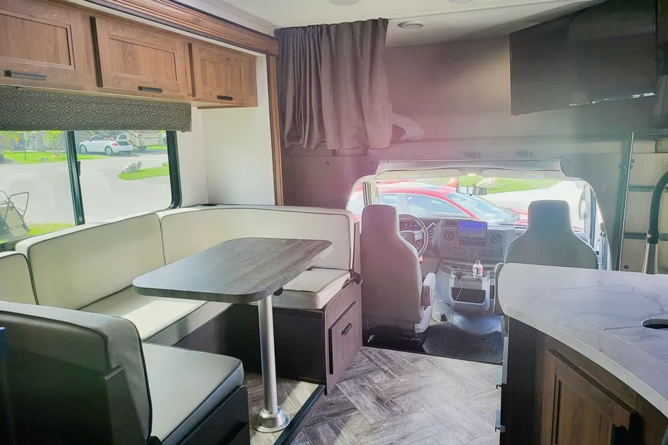 Vincent Forest River Sunseeker 2550 Classe C