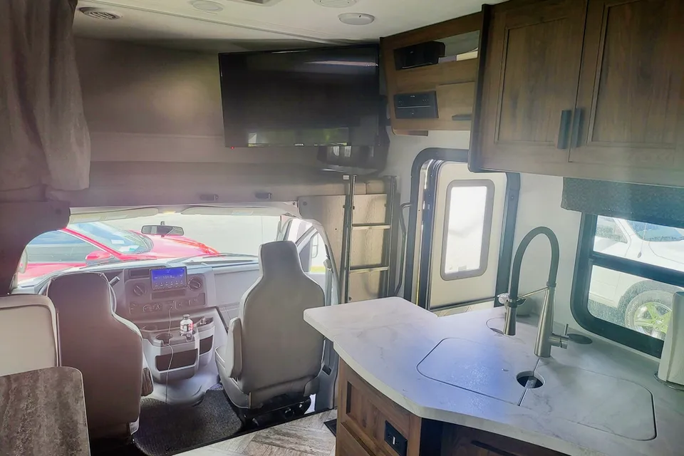 Vincent Forest River Sunseeker 2550 Classe C