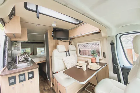 "The Family Vandalorian" Hymer Aktiv 2.0 w/ LOFT