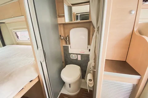 "The Family Vandalorian" Hymer Aktiv 2.0 w/ LOFT