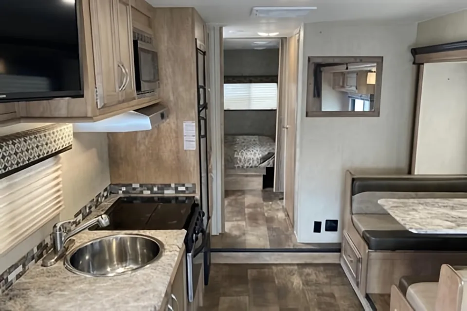 The Juby's GulfStream Class C Fun Wagon!