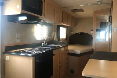 Family Adventurer! 22” Sleeps 6, a life time memory!