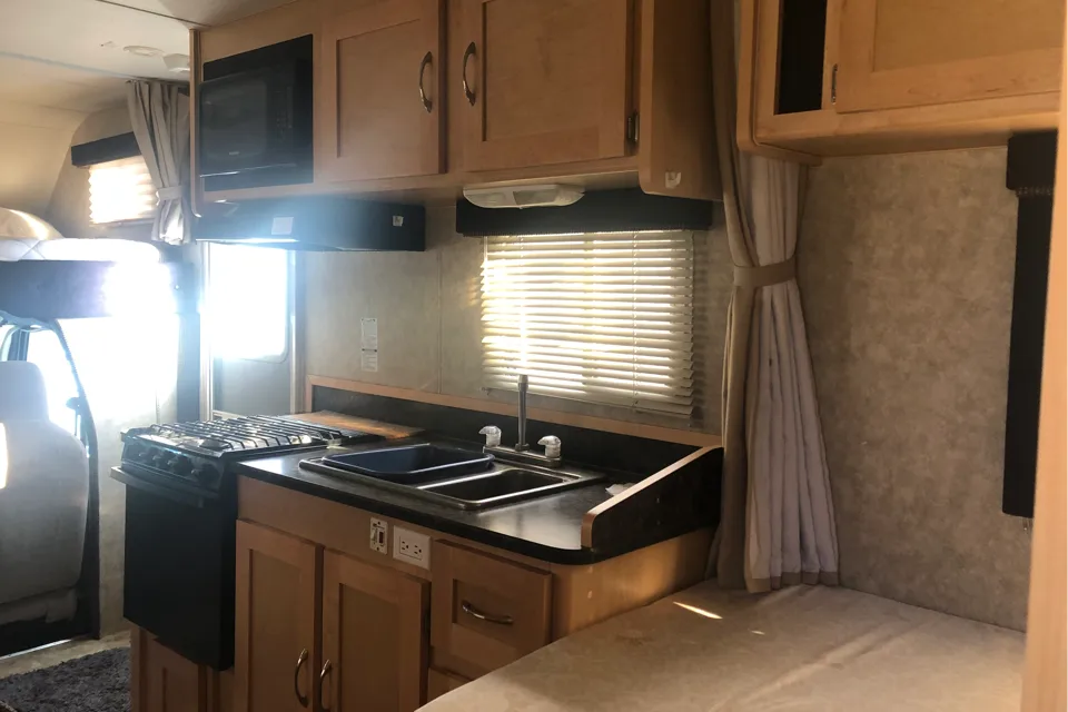 Family Adventurer! 22” Sleeps 6, life time memory!