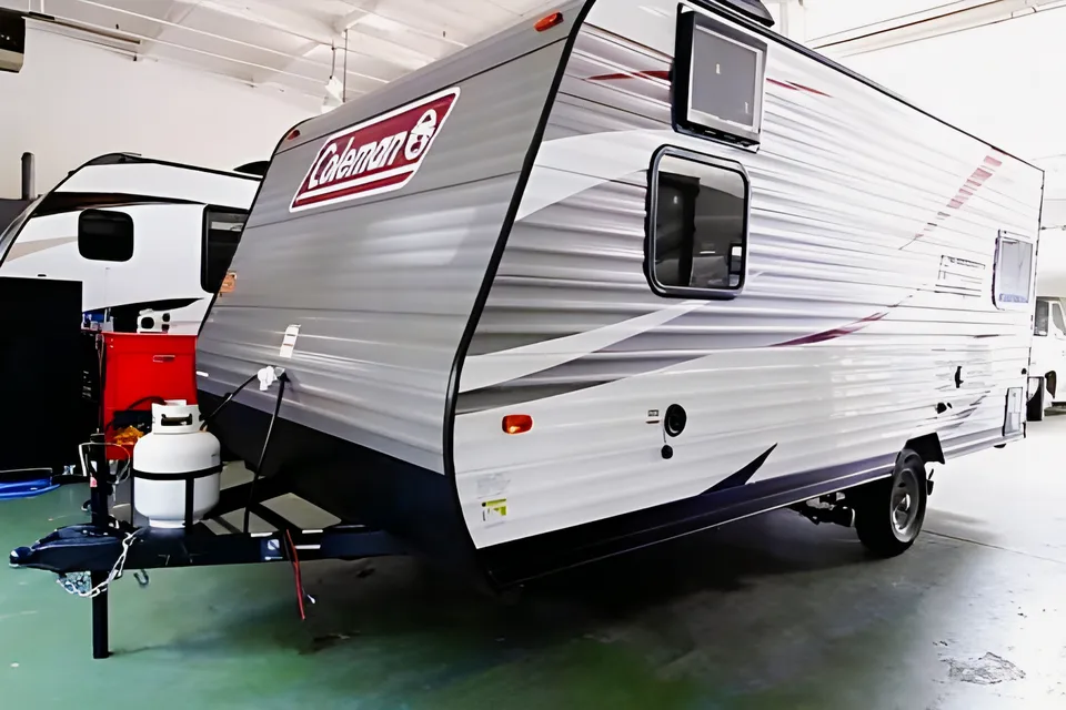Tomie's 2019 Dutchman Coleman Lantern 2019 Dutchmen Coleman Lantern Travel Trailer