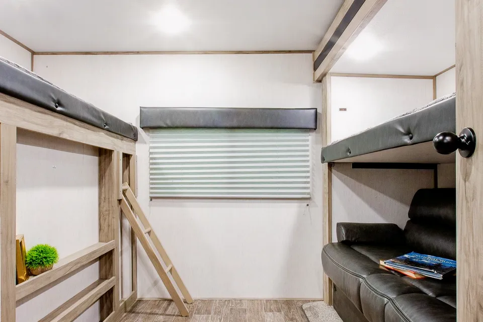 Brian's Forest River Cherokee Alpha Wolf 33BH-L Travel Trailer
