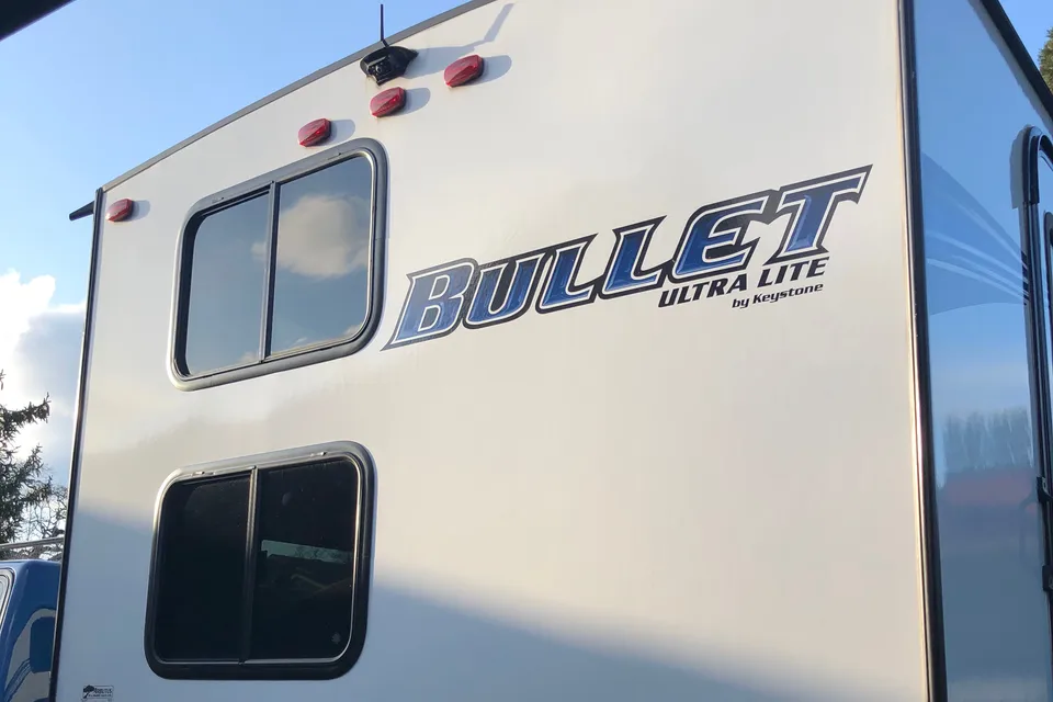 Rubie's Keystone Bullet 277BHS Travel Trailer