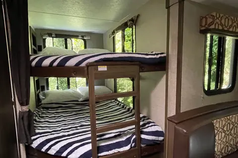 Rubie's Keystone Bullet 277BHS  Travel Trailer