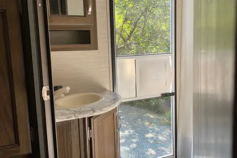Rubie's Keystone Bullet 277BHS  Travel Trailer