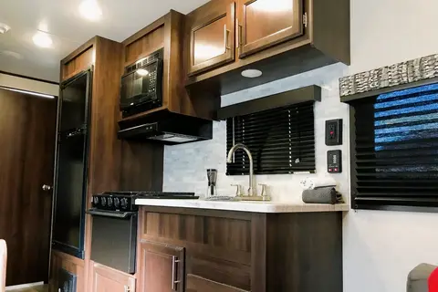ouRVrentals1 (great couple/small family unit)