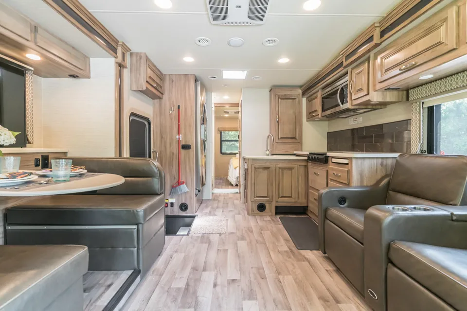 PENNIE - 2019 Jayco Precept 31 UL 
