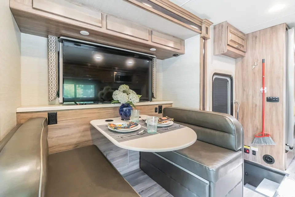 PENNIE - 2019 Jayco Precept 31 UL 