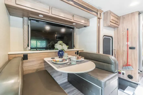 RV Pennie- 2019 Jayco Precept 31 UL