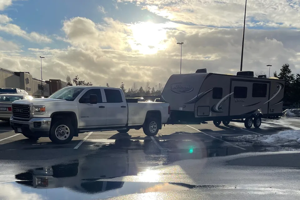 Chels and Steve's Dutchmen Kodiak Travel Trailer