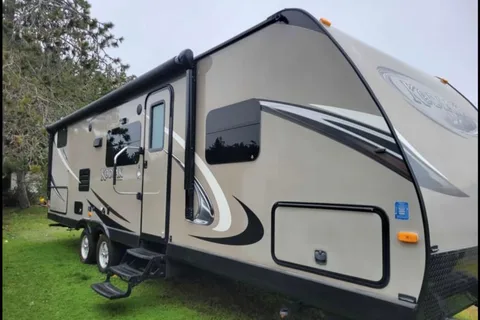 Chels and Steve's Dutchmen Kodiak Travel Trailer