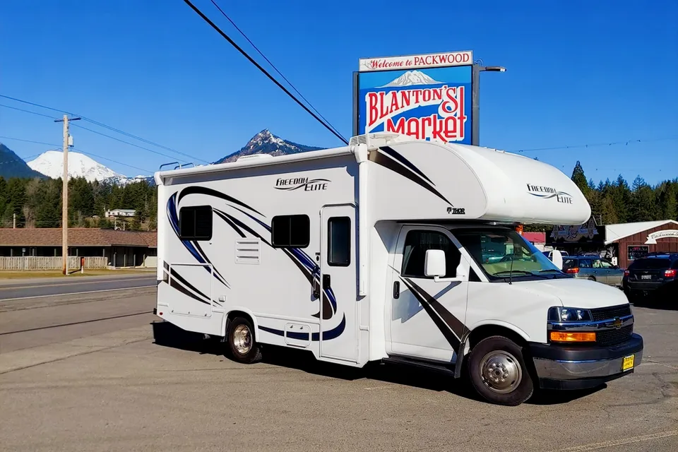 Family 2019 Chevrolet Motorhome - Thor Freedom Elite Class C