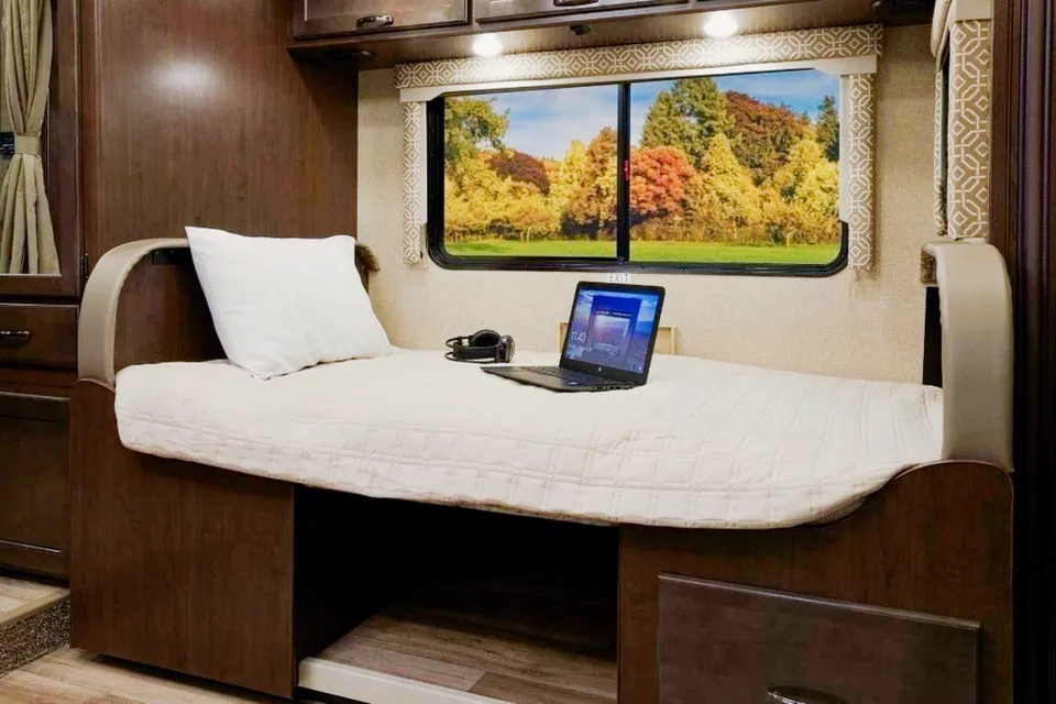Family 2019 Chevrolet Motorhome - Thor Freedom Elite Class C