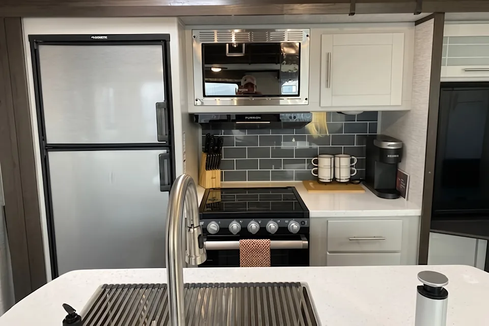 Spacious & Stylish Travel Trailer