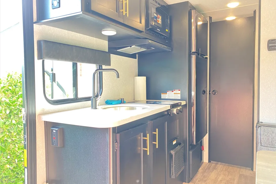 ❤️ Rent my 2022 RV Delivered to RV Parks ❤️Sleeps 5