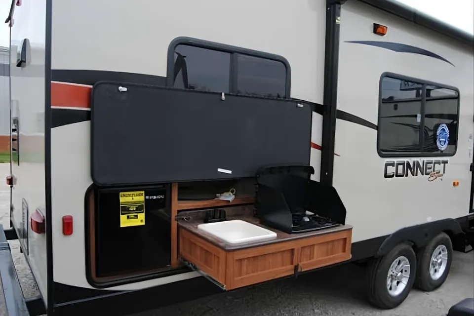 Tracy's cozi Connect Travel Trailer