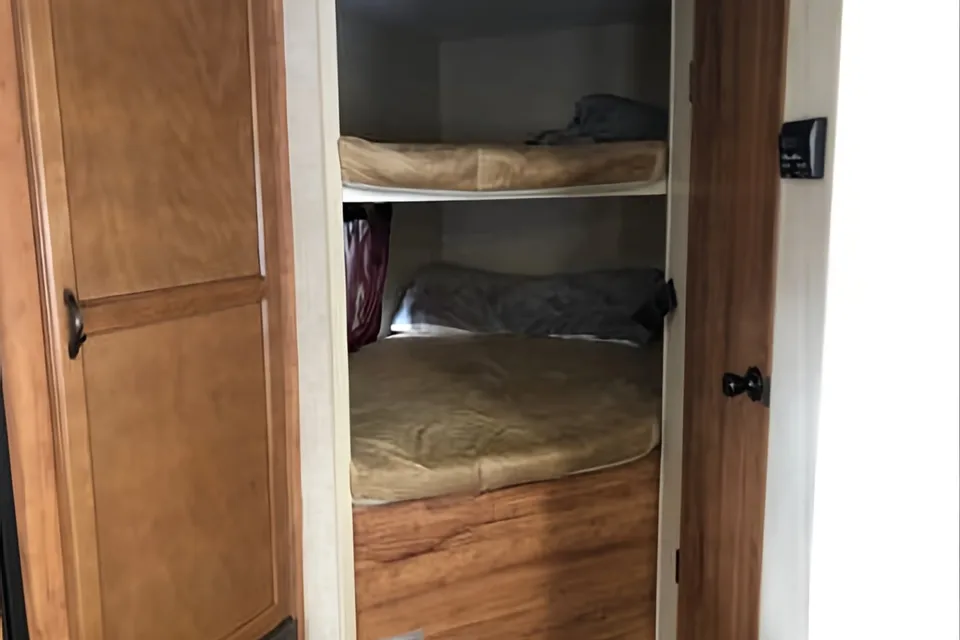 Tracy's cozi Connect Travel Trailer