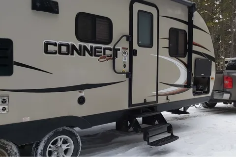 Tracy's cozi Connect Travel Trailer