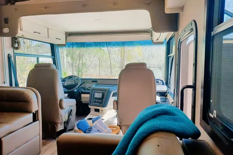 2022 CONVENIENT & EASY TO DRIVE RV!!! Entegra Coach Vision 27A