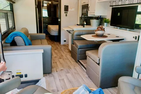 2022 CONVENIENT & EASY TO DRIVE RV!!! Entegra Coach Vision 27A