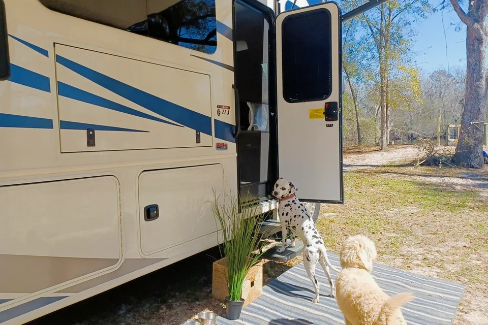 2022 CONVENIENT & EASY TO DRIVE RV!!! Entegra Coach Vision 27A