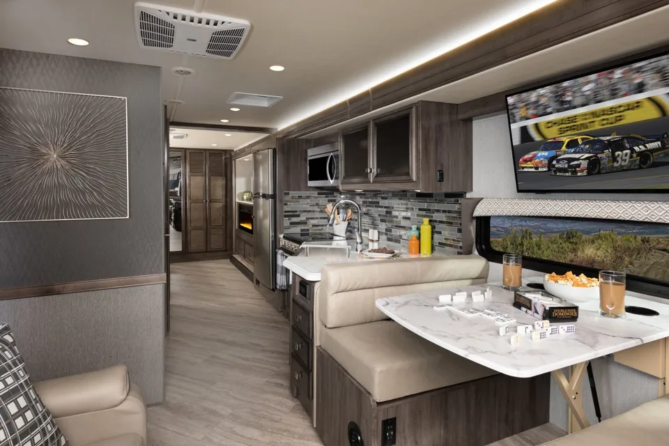 We deliver! Julie and Tim's Fleetwood Fortis Class A