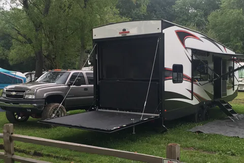 James's Coachmen 25QB Adrenaline Toy Hauler