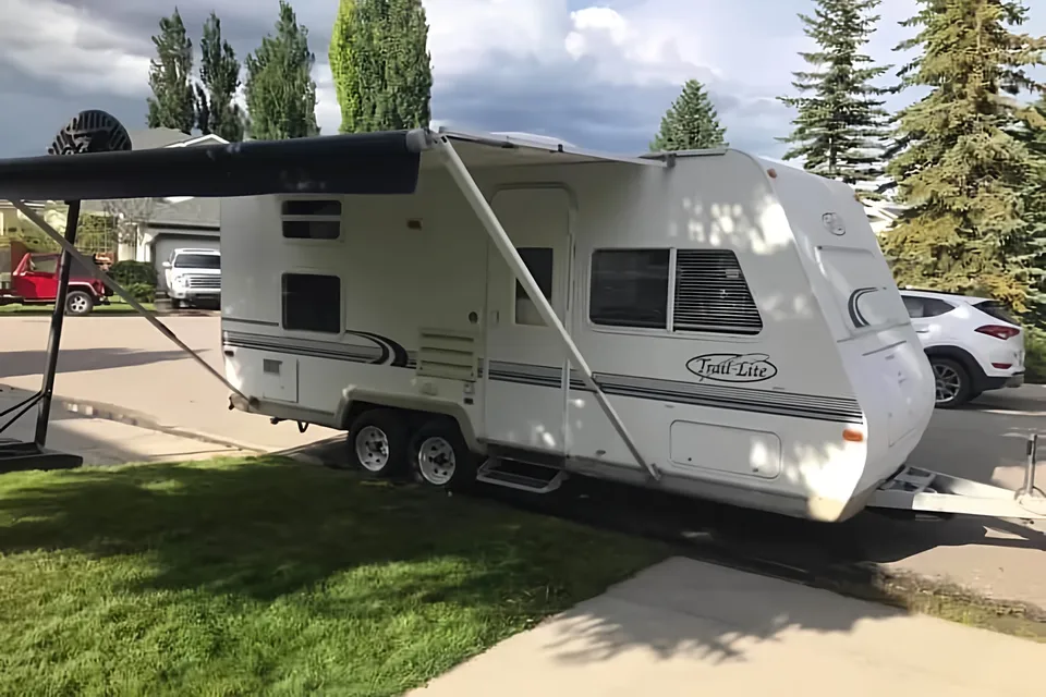 Edward's R-Vision Trail Lite 7212 Travel Trailer