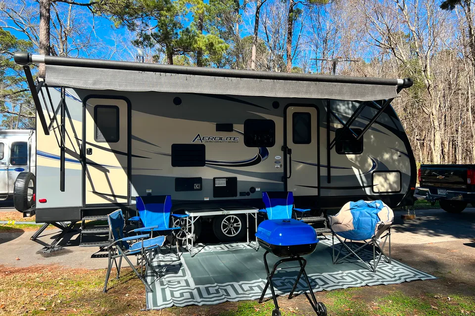 Brown Hornet Travel Trailer-*delivery or pick up available*