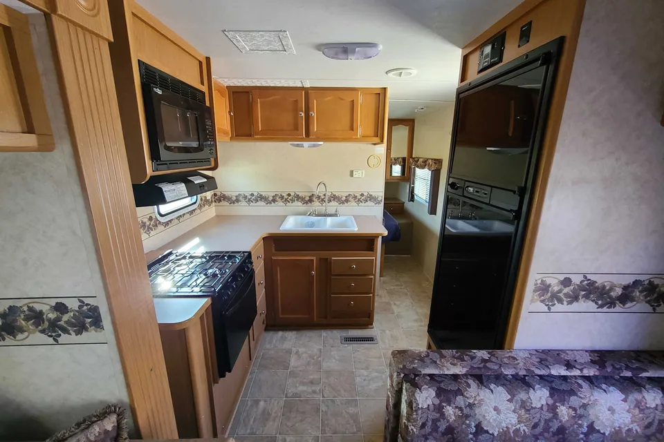 Dutchmen 28H SSL Travel Trailer