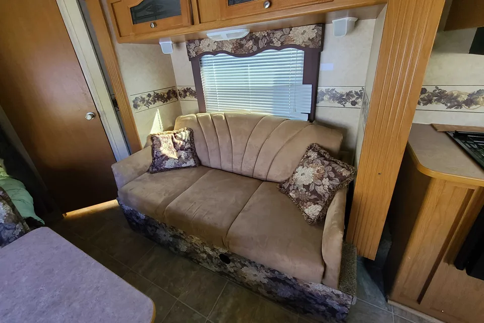 Dutchmen 28H SSL Travel Trailer