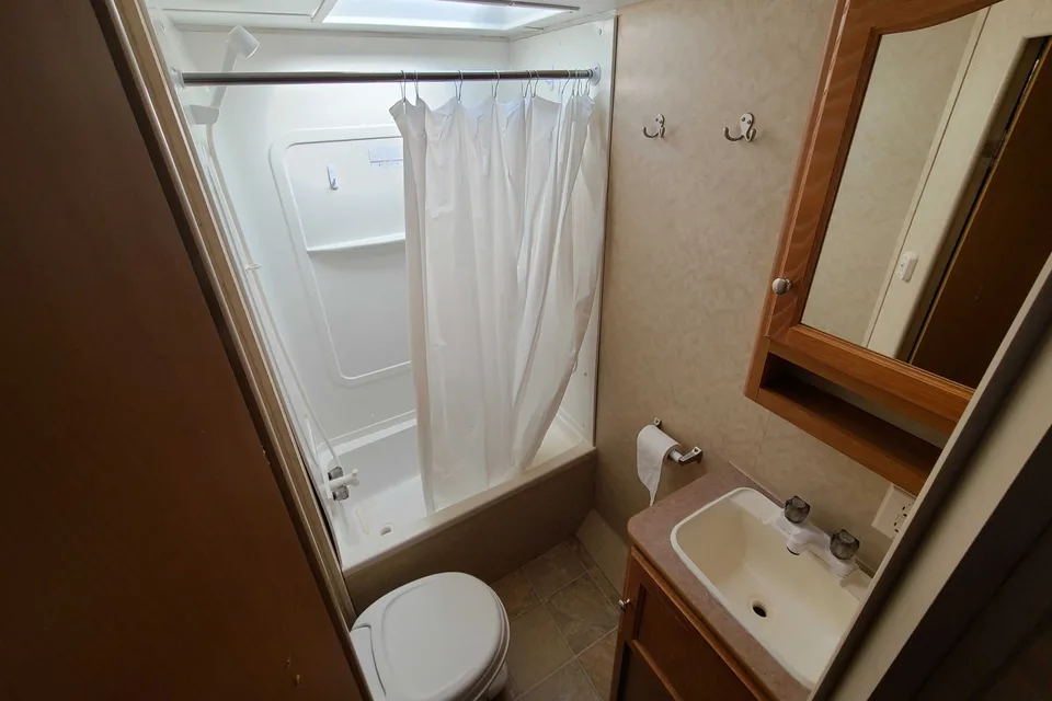 Dutchmen 28H SSL Travel Trailer