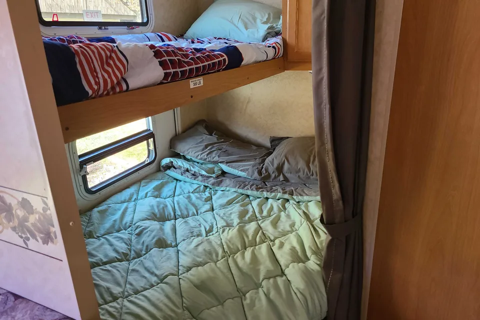 Dutchmen 28H SSL Travel Trailer
