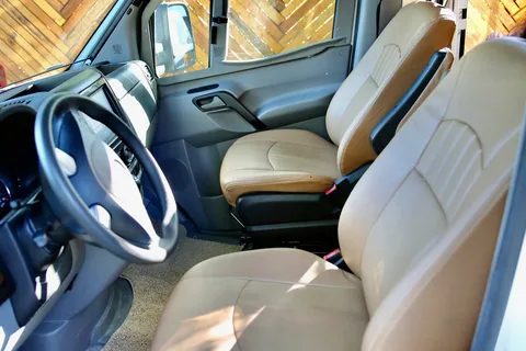 Tudor's Winnebago Navion View Class C
